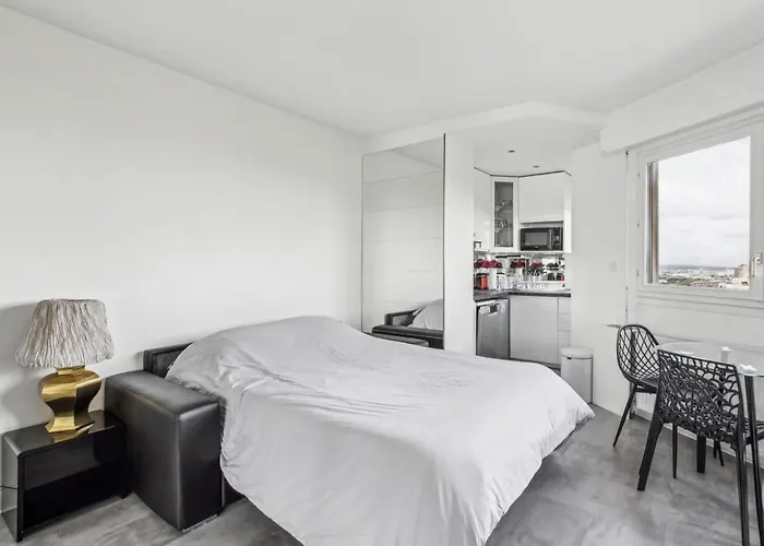 Apartment Home In Paris With View, 15Min Direct To Center