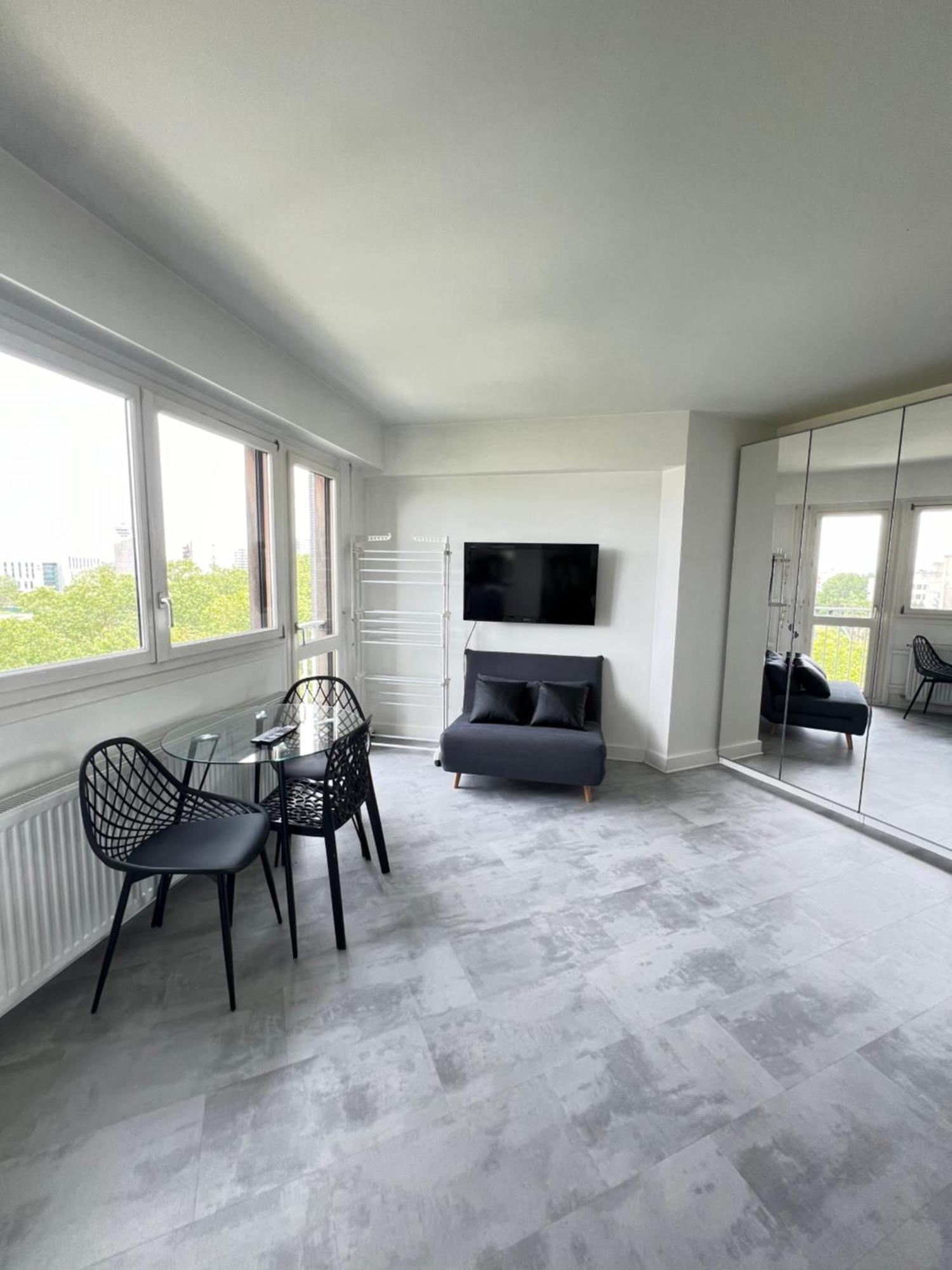 Appartement In With View, 15min Direct To Center *